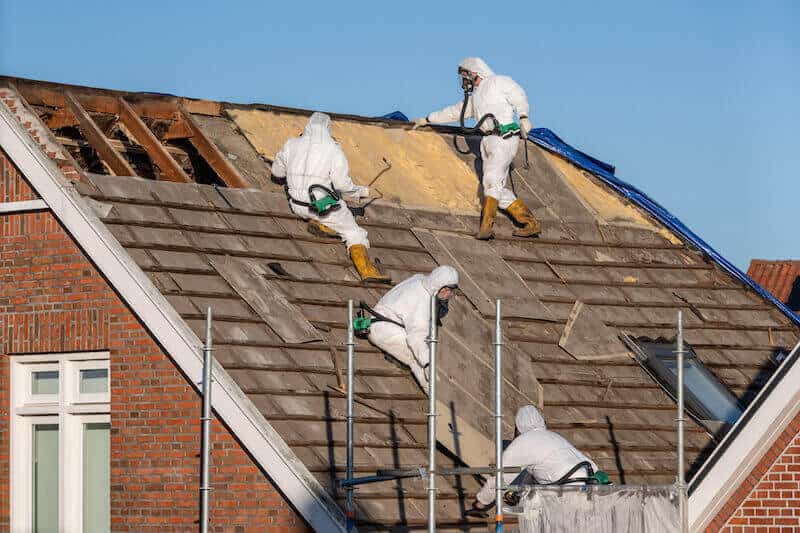 A picture of professionals removing an asbestos roof safely